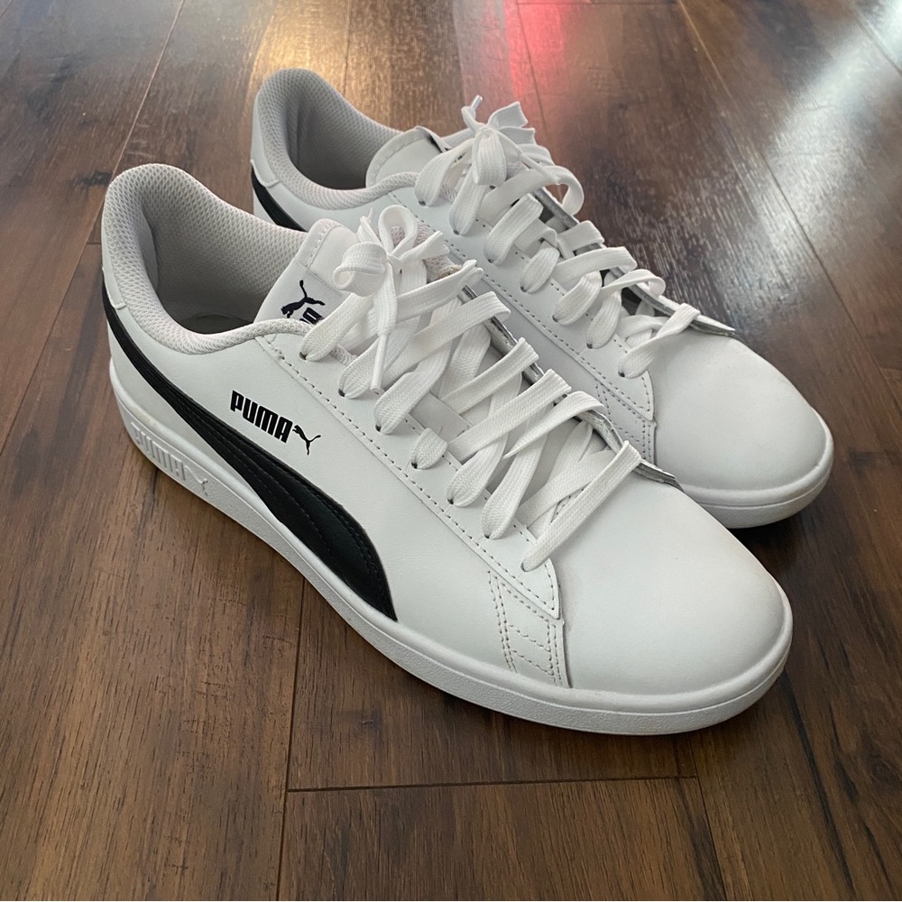 PUMA Unisex-Adult Smash v2 NBK Sneaker